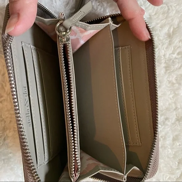 Stella & Dot Madison Tech (Phone) Wallet in Brushed Metallic - Picture 3 of 4